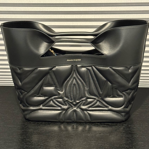 💯% AUTHENTIC ALEXANDER MCQUEEN BAG - Picture 3 of 12